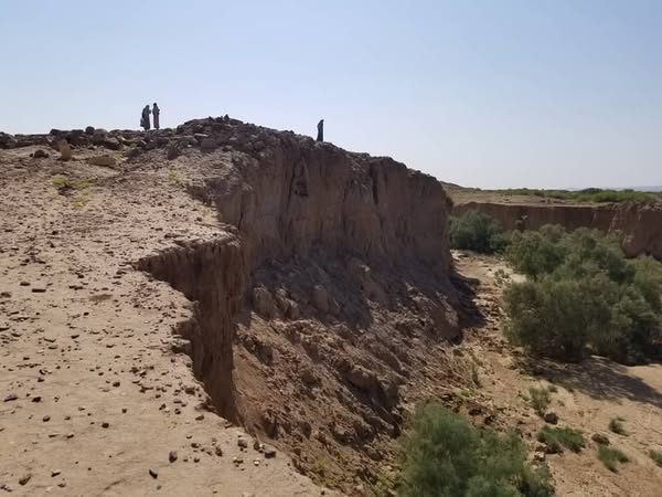 الحفاظ على المواقع والمعالم الأثريةوتوثيقها وصيانتها والحد من الاخطار البشرية والطبيعية